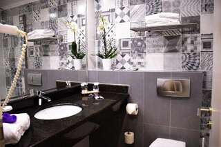 Отель Mercure Bucharest Unirii Бухарест Номер категории Privilege с кроватью размера "king-size"-6
