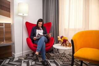 Отель Mercure Bucharest Unirii Бухарест Номер категории Privilege с кроватью размера "king-size"-8